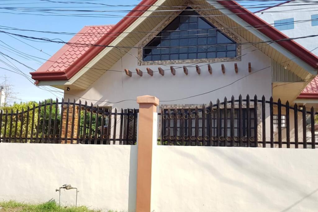 Resthouse Fully Airconditioned W/ Private Parking Villa Tuguegarao City Luaran gambar