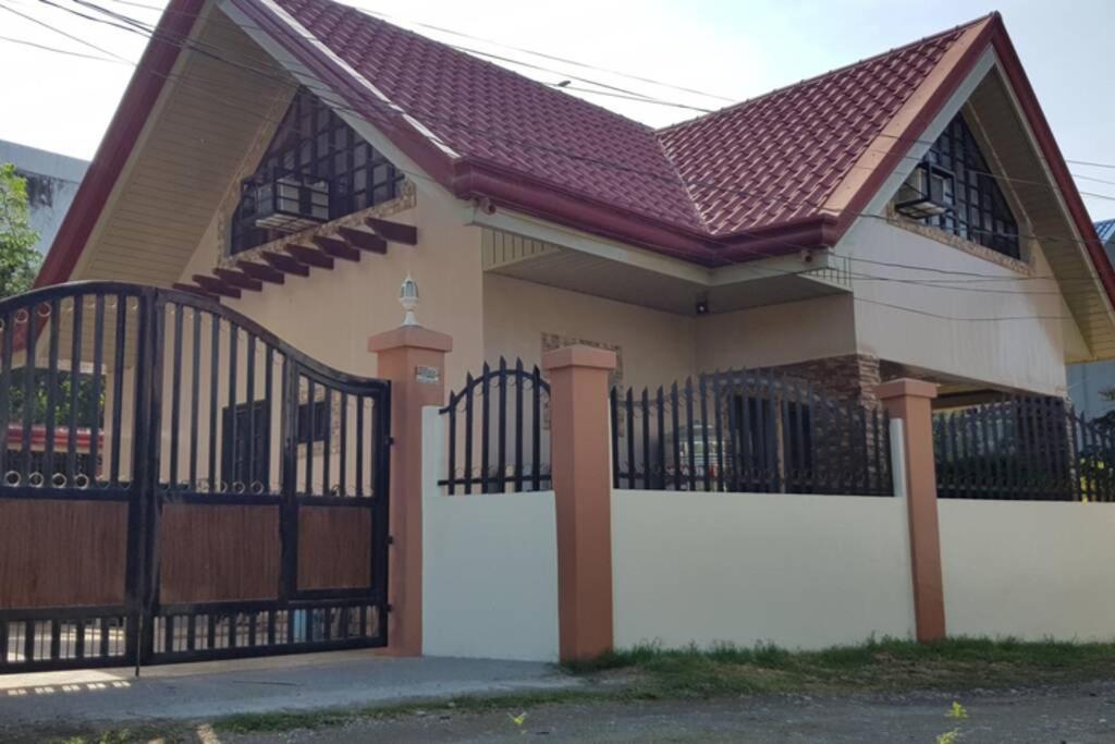 Resthouse Fully Airconditioned W/ Private Parking Villa Tuguegarao City Luaran gambar