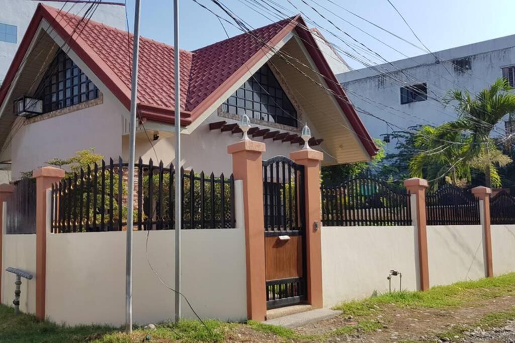 Resthouse Fully Airconditioned W/ Private Parking Villa Tuguegarao City Luaran gambar